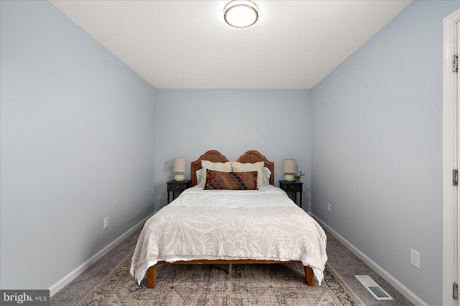 135 Jamestown Road, Unit 18A Ocean City, MD 21842 - Photo 31 of 63 a bed sitting in a bedroom next to a window