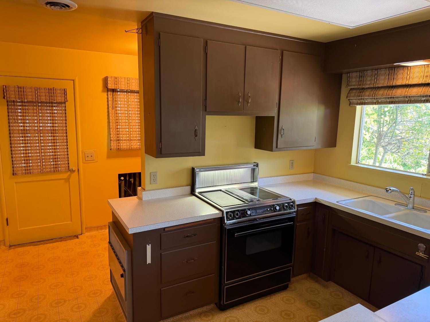 231 Boarman Street Jackson, CA 95642 - Photo 22 of 65 Kitchen to rear door