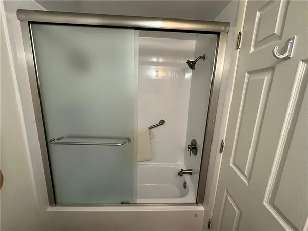 $1,895 | 2950 Clark Road, Unit 112, Sarasota, FL 34231