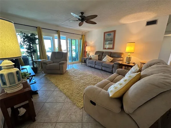 $1,895 | 2950 Clark Road, Unit 112, Sarasota, FL 34231