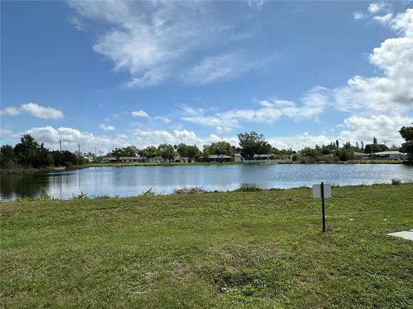 $1,895 | 2950 Clark Road, Unit 112, Sarasota, FL 34231