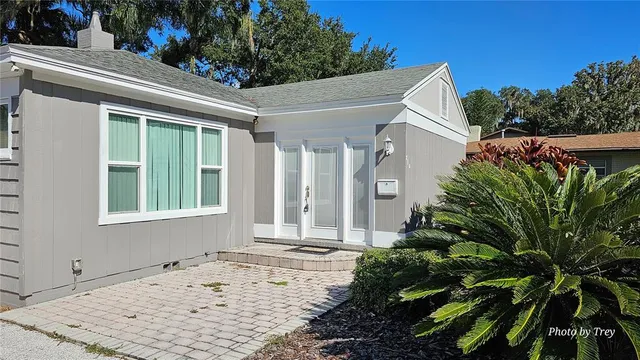 $2,100 | 810 Lake Shore Drive, Leesburg, FL 34748