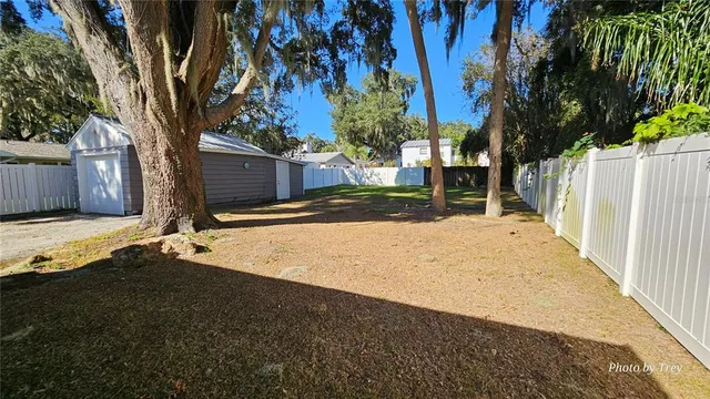 $2,100 | 810 Lake Shore Drive, Leesburg, FL 34748