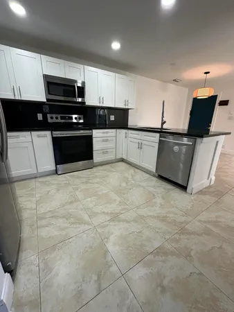$3,800 | 5605 Southwest 24th Avenue, Dania Beach, FL 33312