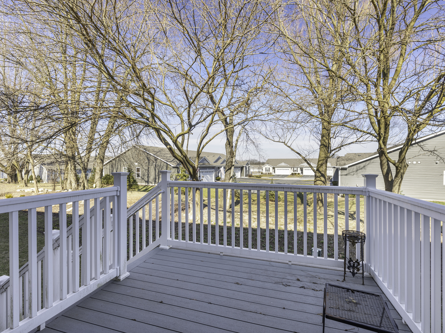 267 Ridge Road North Aurora, IL 60542 - Photo 3 of 27 a view of wooden deck