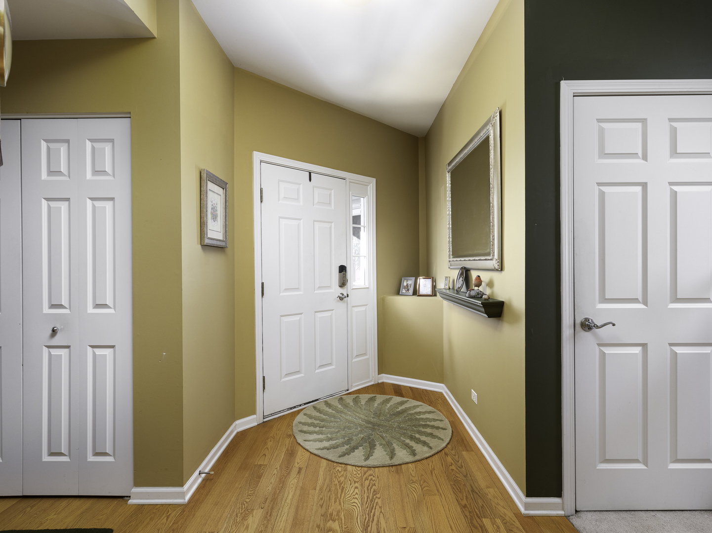 267 Ridge Road North Aurora, IL 60542 - Photo 4 of 27 a bedroom with a bed and a closet