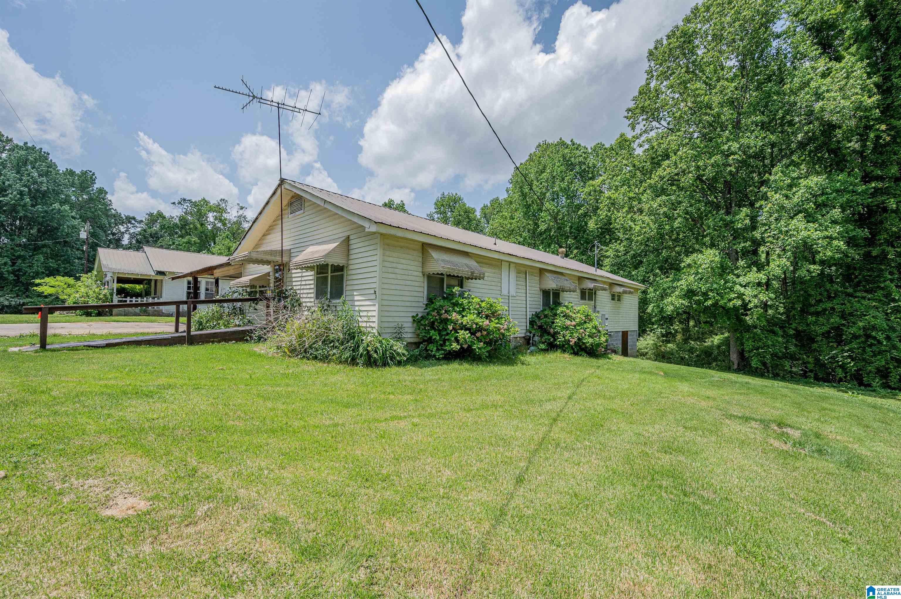 2484 Lively Road Adamsville, AL 35005 - Photo 3 of 50