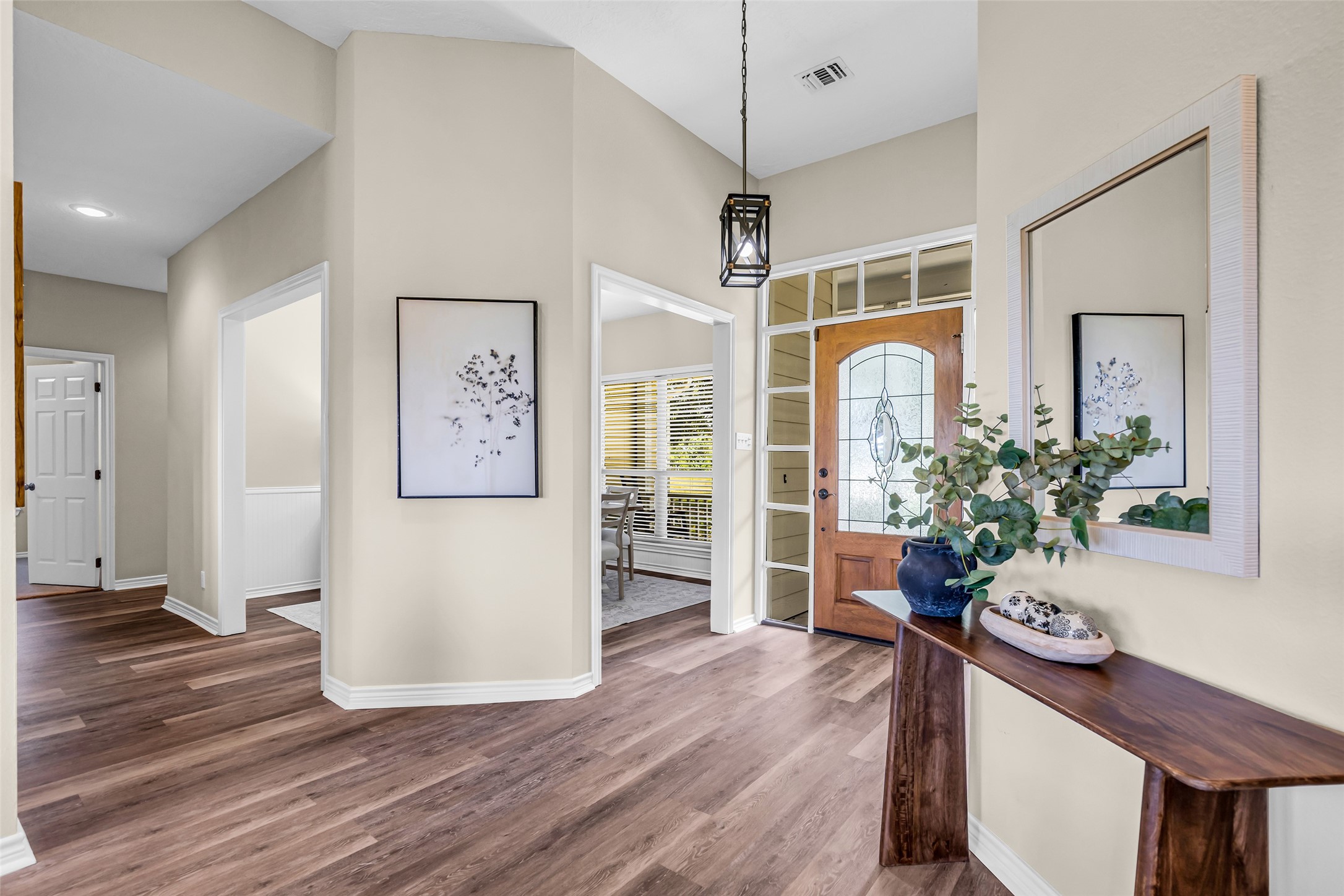 1075 Harrisburg Road Brenham, TX 77833 - Photo 6 of 48 You enter into the foyer with your dining room directly to your right.