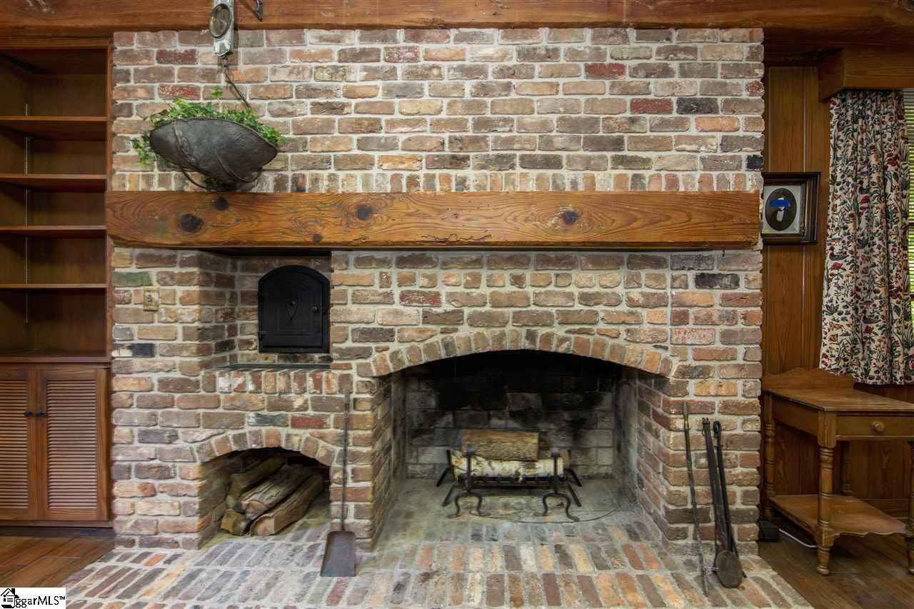 515 Pelham Road Greenville, SC 29615 - Photo 8 of 35 With Masonry oven!