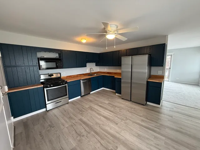 $2,100 | 20137 South Hampton Court, Unit A, Frankfort, IL 60423