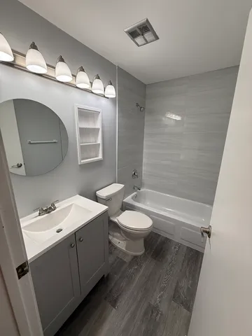 $2,100 | 20137 South Hampton Court, Unit A, Frankfort, IL 60423