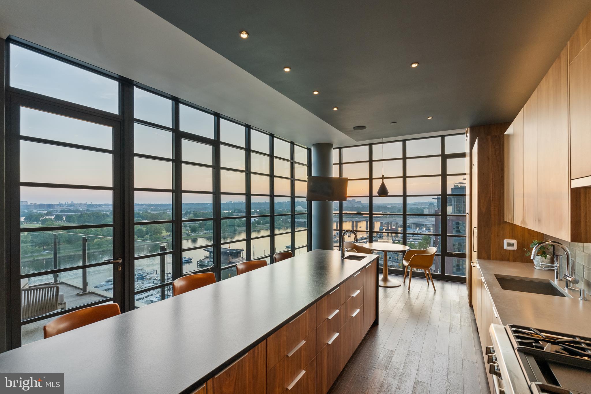 45 Sutton Square Southwest, Unit PH08 Washington, DC 20024 - Photo 4 of 10 Gourmet Kitchen