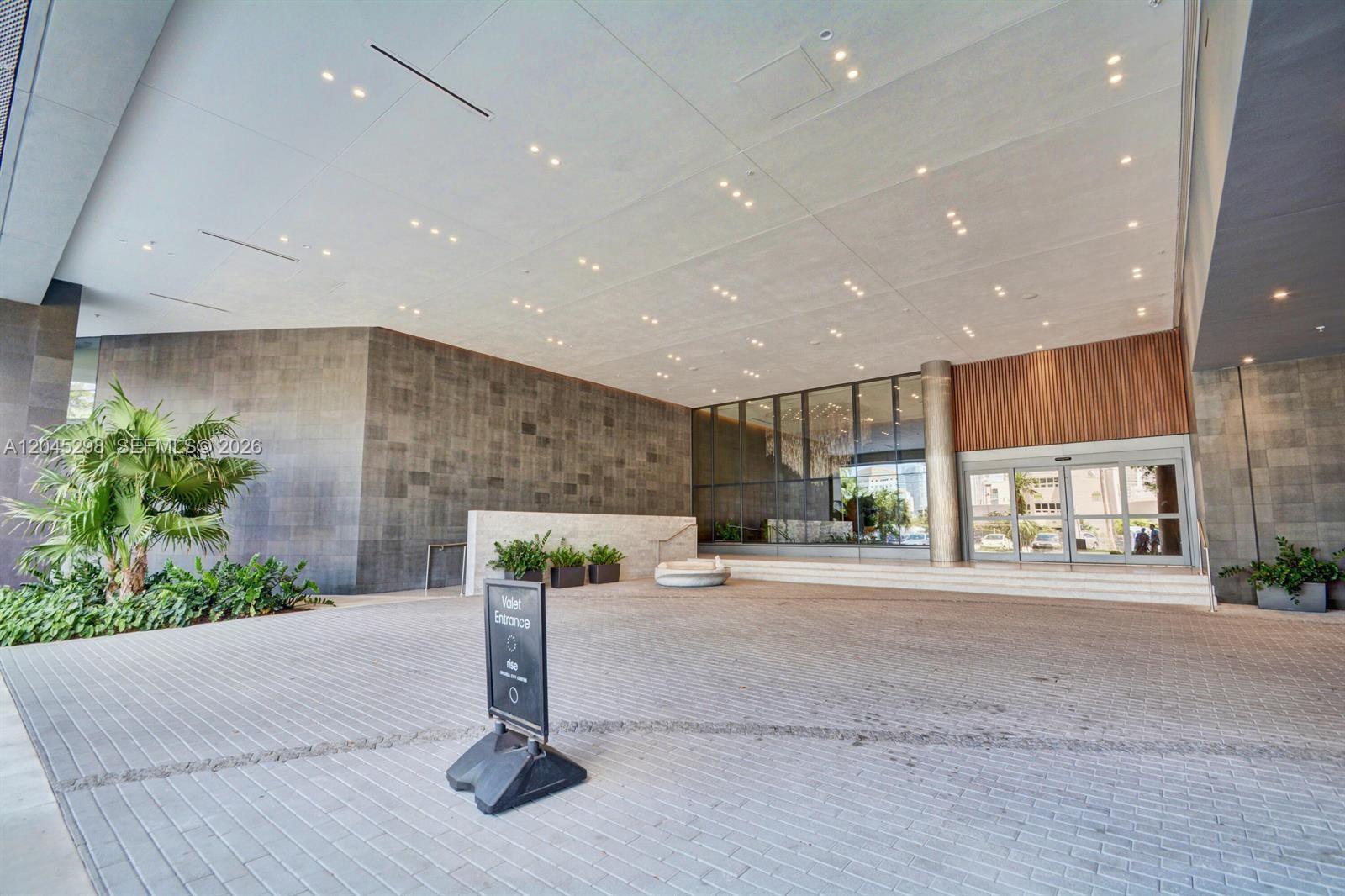 88 Southwest 7th Street, Unit 1511 Miami, FL 33130 - Photo 9 of 19 Beautiful Front Entry