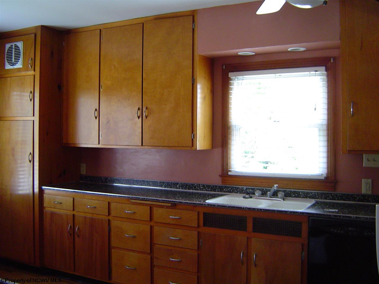 132 Cimarron Road Clarksburg, WV 26301 - Photo 3 of 12 Gallery Image 3