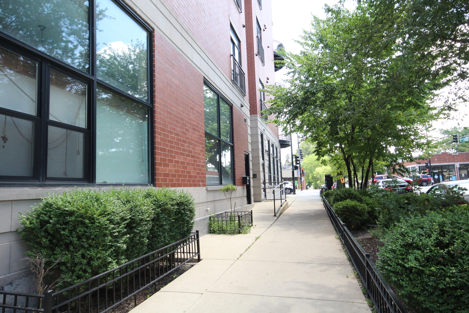 2954 West Irving Park Road, Unit 4C Chicago, IL 60618 - Photo 33 of 44 a view of a garden with pathway