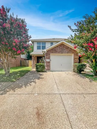 $1,950 | 2325 Kingsway Drive, Arlington, TX 76012