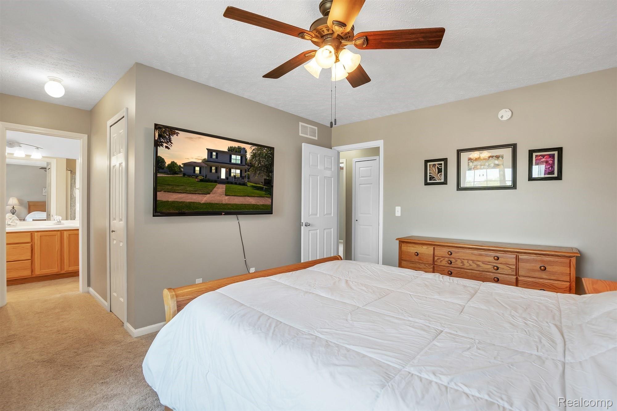 182 Turtle Trace Pinckney, MI 48169 - Photo 26 of 37 26-182 Turtle Trace-WindowStill-Rea.jpg
