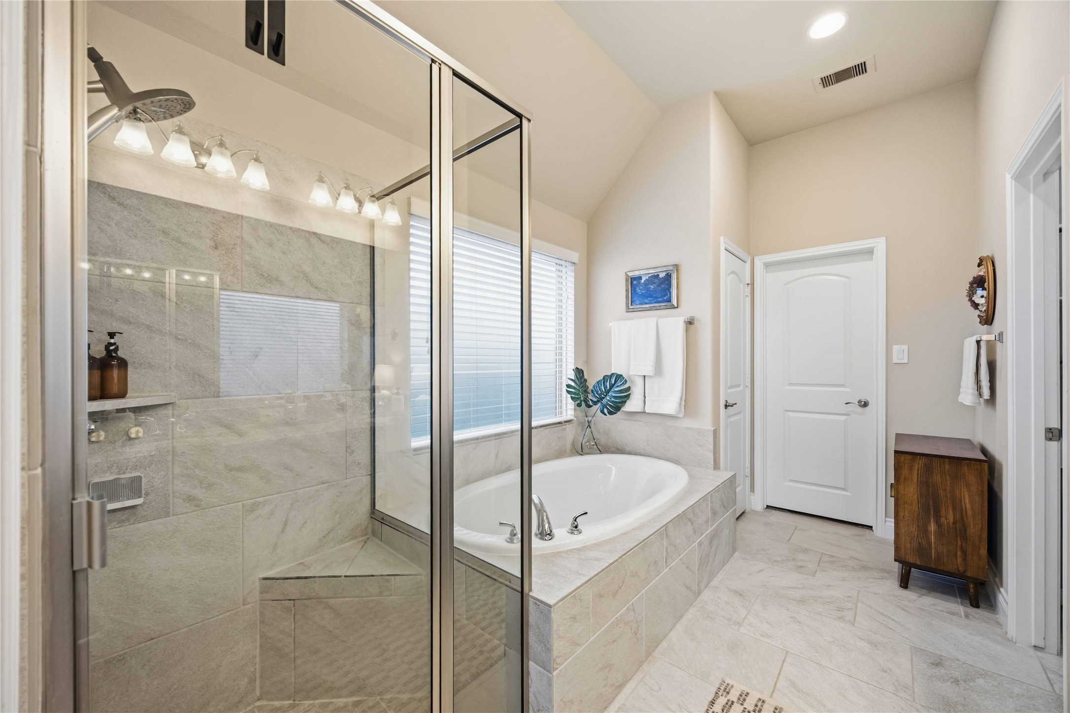 2909 Oakmist Ridge Lane Pearland, TX 77584 - Photo 21 of 25 Primary bathroom with separate shower and garden tub.