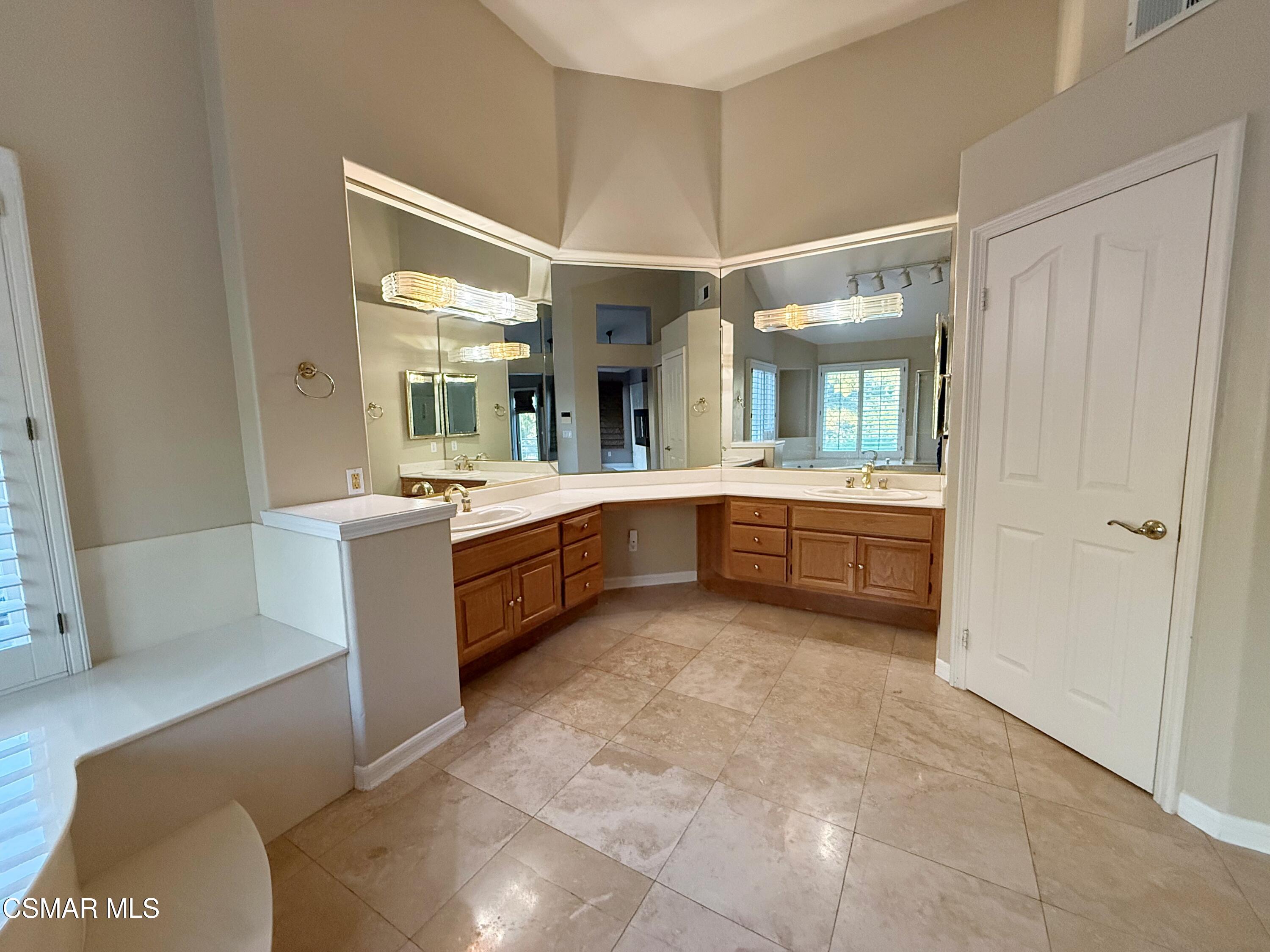 267 High Meadow Street Simi Valley, CA 93065 - Photo 23 of 36 a bathroom with a tub sink shower and mirror