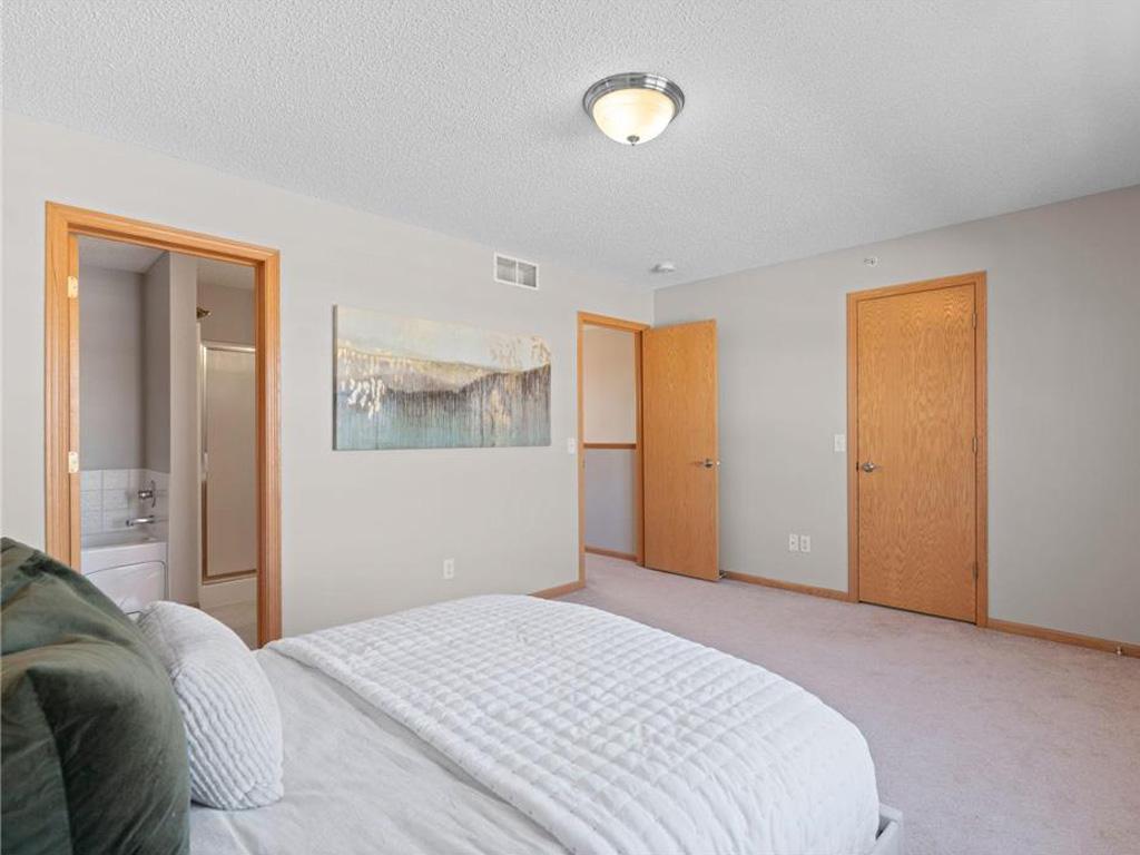 2856 Clover Ridge Drive Chaska, MN 55318 - Photo 13 of 26