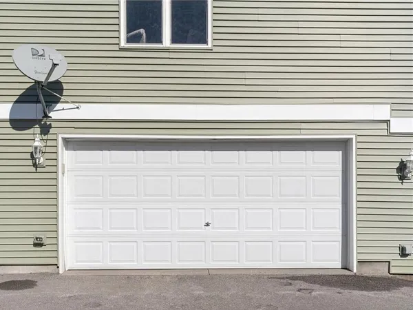 $279,900 | 2856 Clover Ridge Drive, Chaska, MN 55318