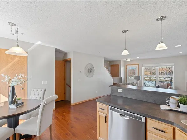 $279,900 | 2856 Clover Ridge Drive, Chaska, MN 55318