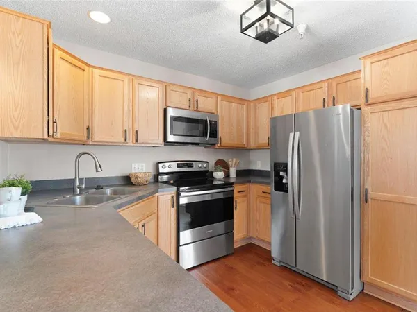 $279,900 | 2856 Clover Ridge Drive, Chaska, MN 55318