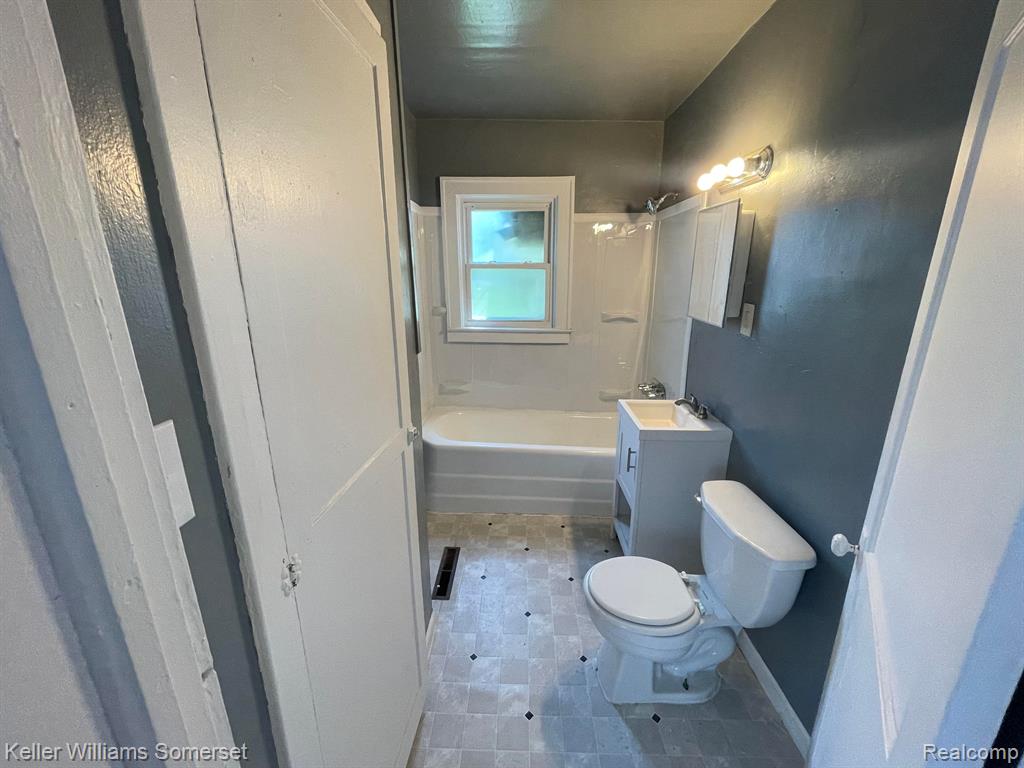 8246 Toepfer Road Warren, MI 48089 - Photo 6 of 17