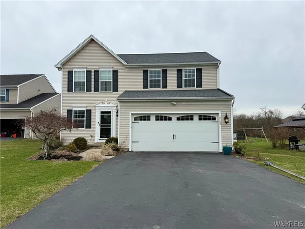 $474,900 | 5784 Willow Creek Lane, Cambria, NY 14132