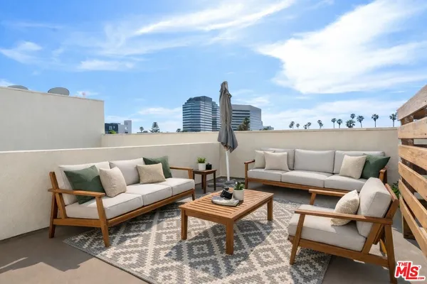 $1,495,000 | 12011 Goshen Avenue, Unit 305, Los Angeles, CA 90049