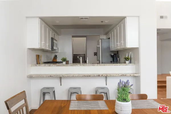 $1,495,000 | 12011 Goshen Avenue, Unit 305, Los Angeles, CA 90049