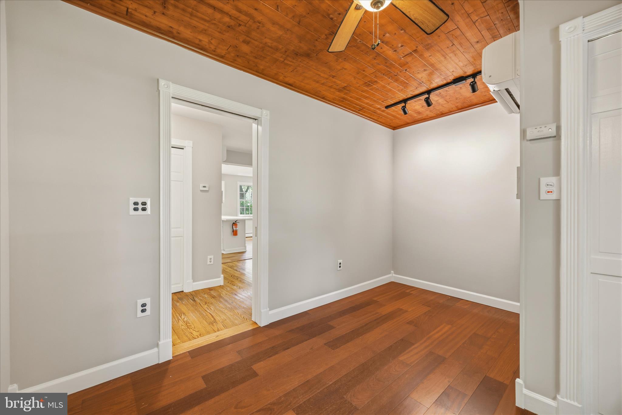 565 Sunset Knoll Road Pasadena, MD 21122 - Photo 21 of 48