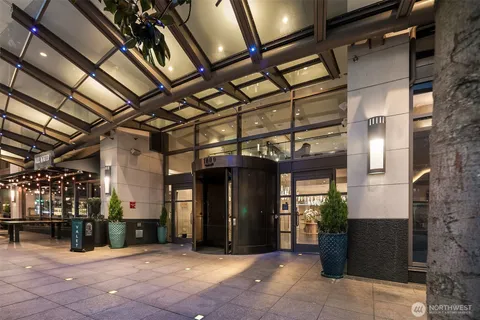 $1,645,000 | 1000 1st Avenue, Unit 1901, Seattle, WA 98104