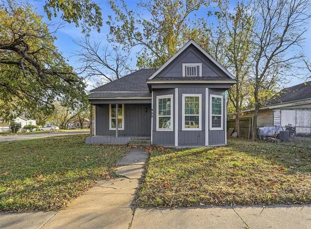 $1,075 | 900 West Morgan Street, Denison, TX 75020