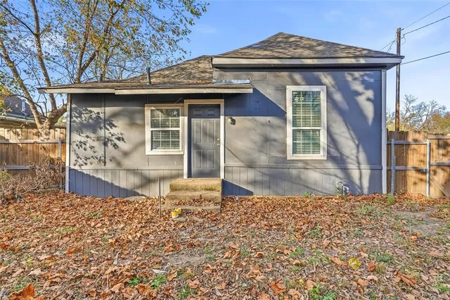 $1,050 | 900 West Morgan Street, Denison, TX 75020