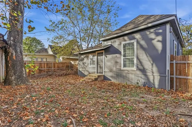 $1,050 | 900 West Morgan Street, Denison, TX 75020