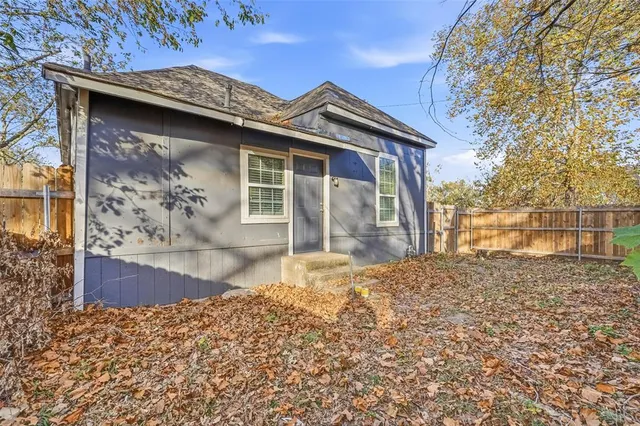 $1,050 | 900 West Morgan Street, Denison, TX 75020