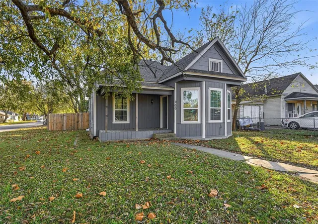 $1,050 | 900 West Morgan Street, Denison, TX 75020