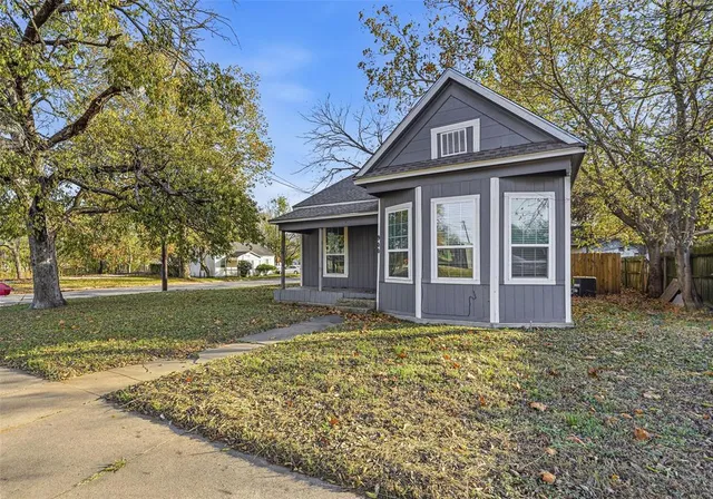 $1,050 | 900 West Morgan Street, Denison, TX 75020