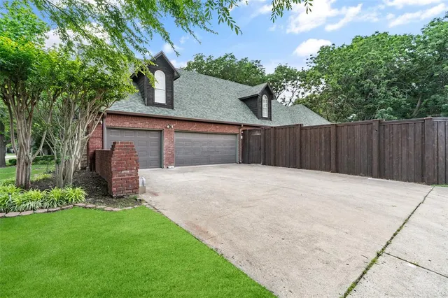 a house view with a outdoor space