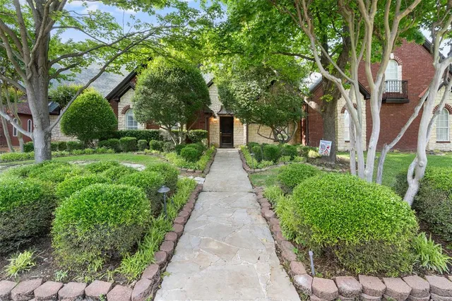 a view of a pathway with a house in background
