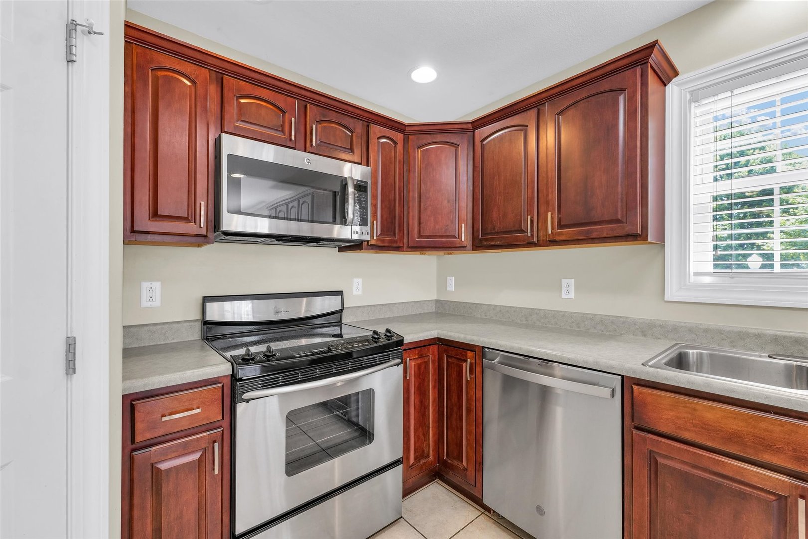 1208 Waters Edge Road Champaign, IL 61822 - Photo 14 of 53 Gallery Image 14