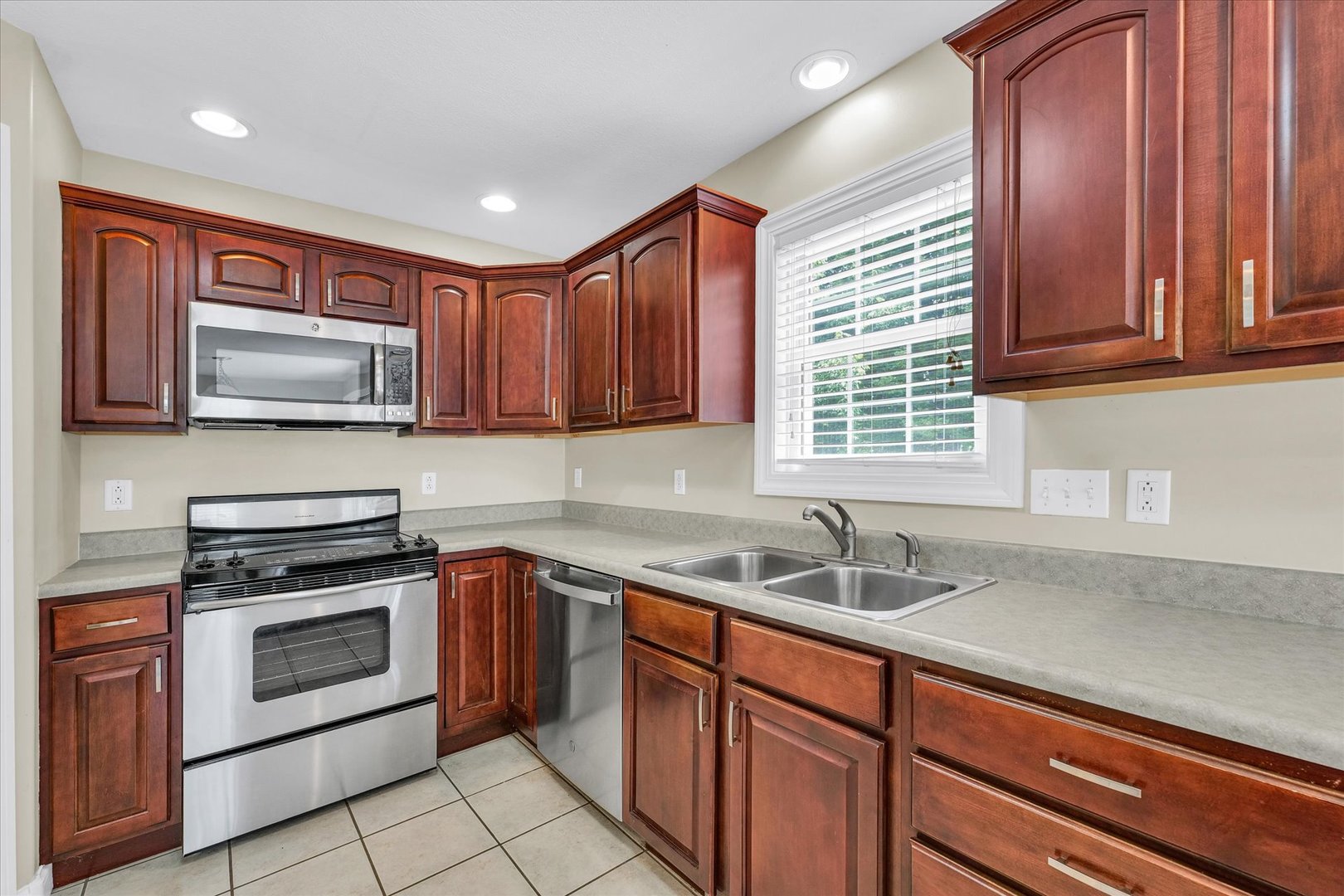 1208 Waters Edge Road Champaign, IL 61822 - Photo 17 of 53 Gallery Image 17