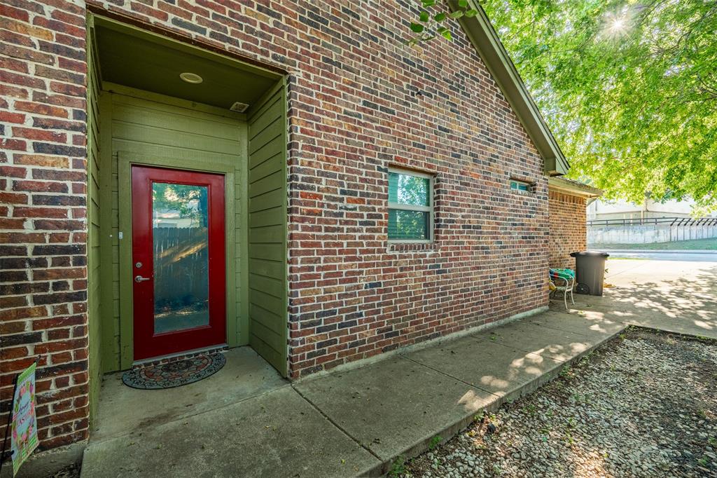 103 Del Rio Avenue, Unit B Benbrook, TX 76126 - Photo 6 of 31