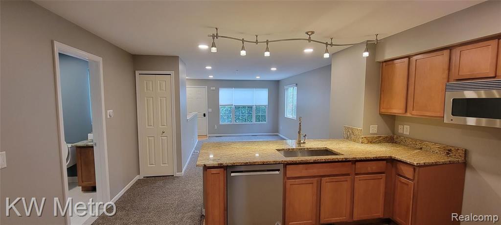 1071 Beaver Run Troy, MI 48083 - Photo 9 of 33