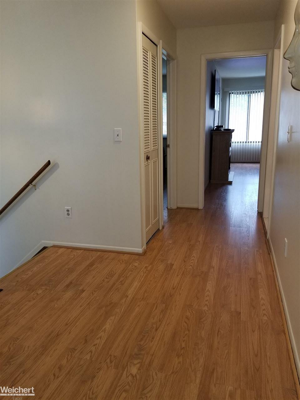 23247 Farmington Road Farmington, MI 48336 - Photo 11 of 25 31357435-10.JPG