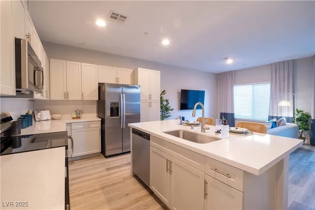 $2,400 | 7563 Jumping Cholla Court, Las Vegas, NV 89143