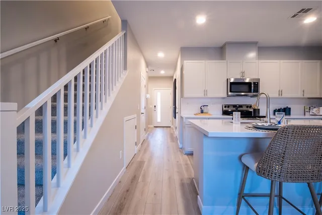 $2,400 | 7563 Jumping Cholla Court, Las Vegas, NV 89143