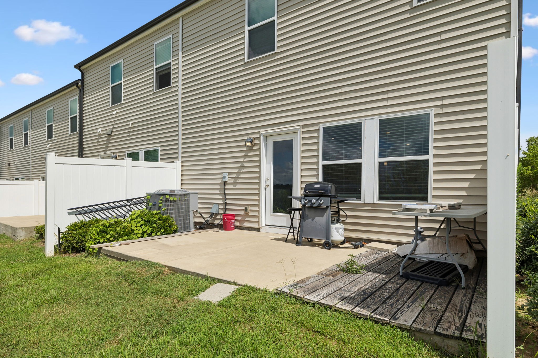 862 Longleaf Lane Columbia, TN 38401 - Photo 27 of 35 a front view of a house with garden