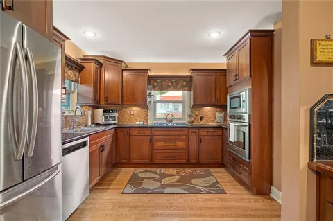 $585,000 | 1008 West 71st Terrace, Kansas City, MO 64114